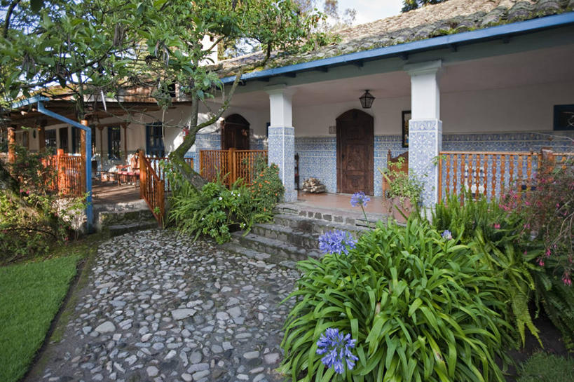 横图,室外,旅游,阳台,酒店,厄瓜多尔,行人,游客,游人,庭院,路人,旅客,赤素馨花,南美,摄影,拉丁美洲,服装店,修复,过客,奥塔瓦洛,美国人,彩图,旅行,门廊