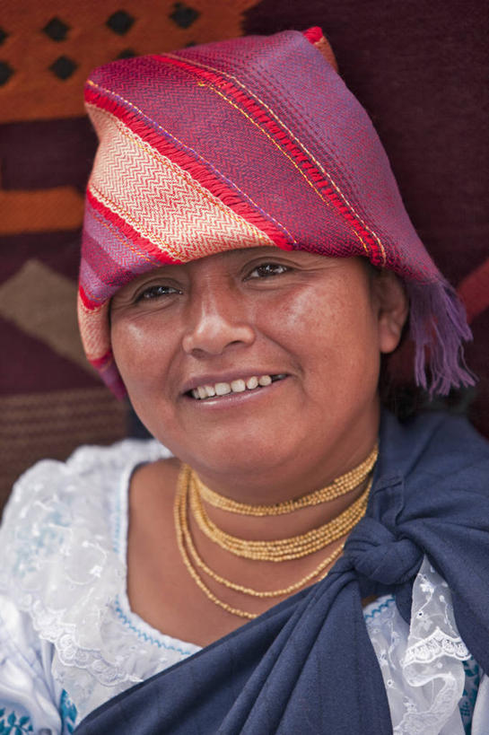 成年人,一个人,竖图,厄瓜多尔,仅一个女性,市场,衣服,社区,南美,摄影,拉丁美洲,肖像,奥塔瓦洛,女人,美国人,彩图,旅行,传统文化