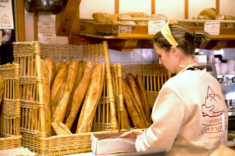 面包,儿童,成年人,一个人,商店,横图,法国,欧洲,食品,社区,职业,摄影,普罗旺斯,地中海文化,清新,烘焙师,法国文化,尼斯,面包店,女孩,女人,彩图,旅行,传统文化