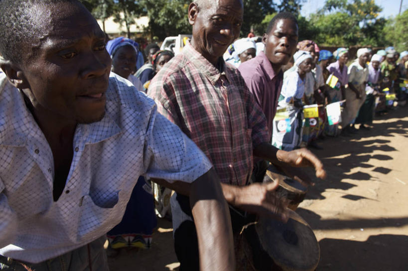 成年人,竖图,彩色,非洲,马拉维,海报,社区,摄影,五颜六色,色彩斑斓,总统,政府,五彩缤纷,政治,竞选,五彩斑斓,五光十色,男人,彩图,旅行,投票