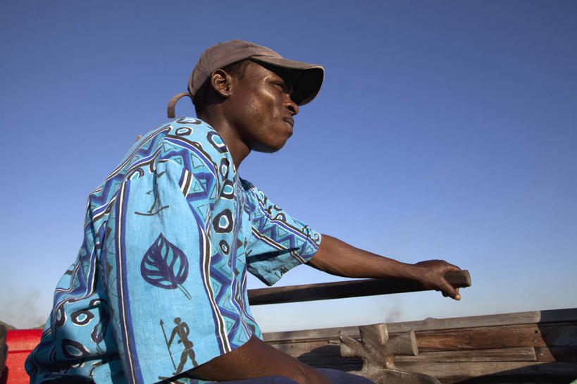 成年人,一个人,微笑,横图,室外,旅游,湖,船,非洲,马拉维,莫桑比克,仅一个男性,社区,摄影,船长,马拉维湖,男人,彩图,旅行