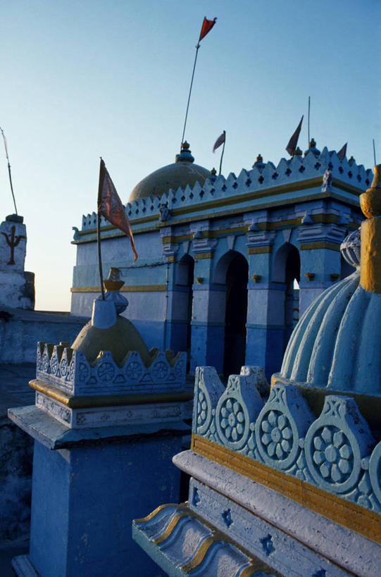 儿童,成年人,一个人,坐,竖图,室外,裙子,项链,珠宝,刺绣,印度,哥斯达黎加,服装,头巾,头饰,人行道,纹身,衣服,黑色,发饰,摄影,服饰,手镯,复杂,北美,北美洲,衣着,穿着,修道院,脚链,肖像,美洲,北亚美利加洲,亚美利加洲,耳饰,哥斯达黎加共和国,衣饰,古吉拉特邦,卡塔戈,卡塔戈省,女孩,女人,彩图,传统服装,卡奇