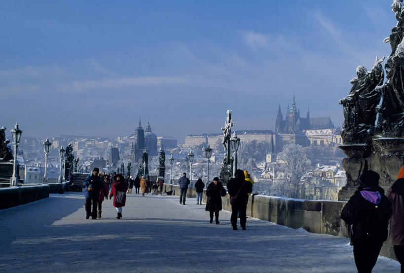 横图,室外,雕塑,雕像,十字架,古城,首都,古典,浪漫,联系,摄影,宗教,基督,基督教,天主教,耶稣,捷克共和国,救世主,基利斯督,弥赛亚,默西亚,布拉格,查理大桥,沙岩,赫拉德卡尼城堡,伏尔塔瓦河,圣尼古拉斯,彩图