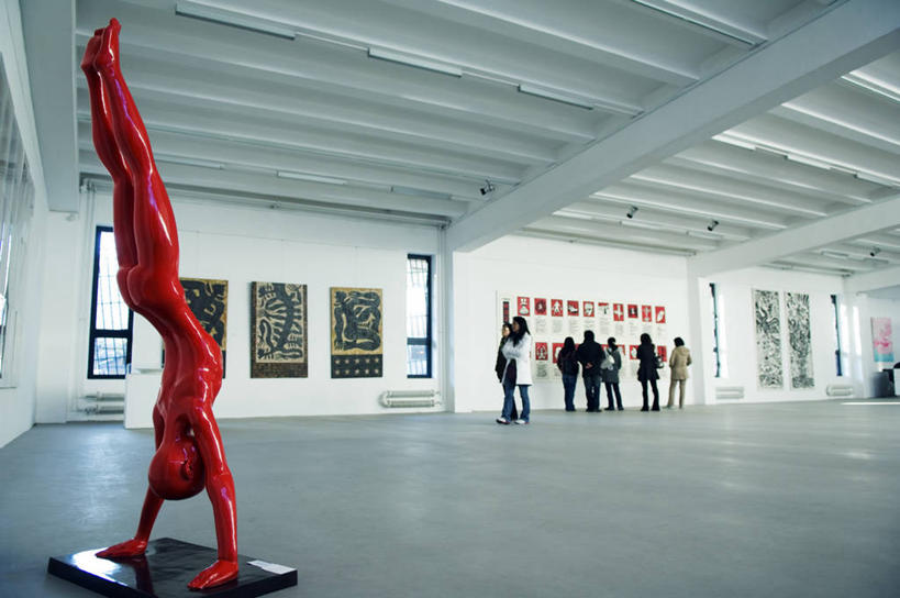 成年人,工厂,横图,彩色,室内,城市,建筑,雕塑,北京,亚洲,艺术,雕像,首都,现代,红色,个性,摄影,展览,五颜六色,色彩斑斓,创造力,美术馆,肖像,手艺,五彩缤纷,创新,东亚,五彩斑斓,五光十色,美术工艺,设计,彩图,大山子