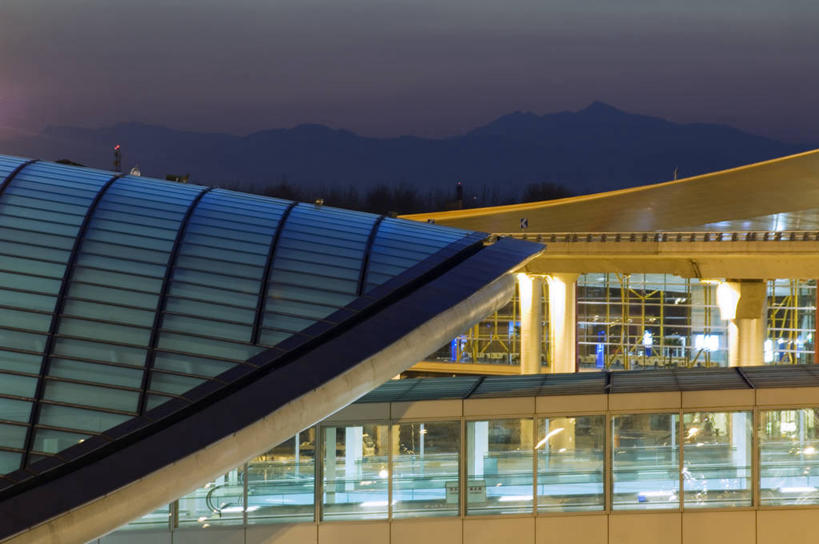 无人,机场,横图,室外,旅游,日落,山,山脉,建筑,车站,北京,亚洲,屋顶,光,地铁站,站台,首都,现代,月台,黄昏,摄影,照亮,北京首都国际机场,彩图,旅行,山景城