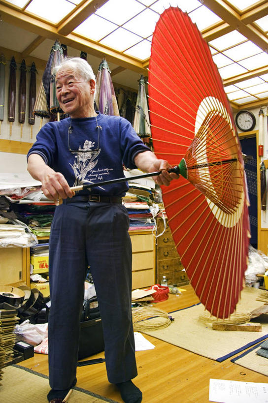 成年人,一个人,商店,竖图,消费,生产线,日本,亚洲,仅一个男性,日本文化,工作,伞,工艺品,做,摄影,东亚,本州,石川县,技能,美术工艺,男人,彩图,传统文化