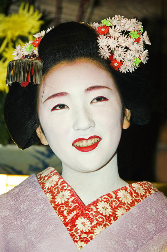 儿童,成年人,一个人,微笑,竖图,彩色,快乐,热情,日本,亚洲,表演,和服,日本文化,表演者,扮演,衣服,摄影,京都府,五颜六色,复杂,色彩斑斓,演出,手艺,五彩缤纷,艺妓,东亚,本州,本州岛,日本国,近畿地方,近畿,五彩斑斓,京都市,五光十色,女孩,女人,彩图,传统文化,美人,舞妓