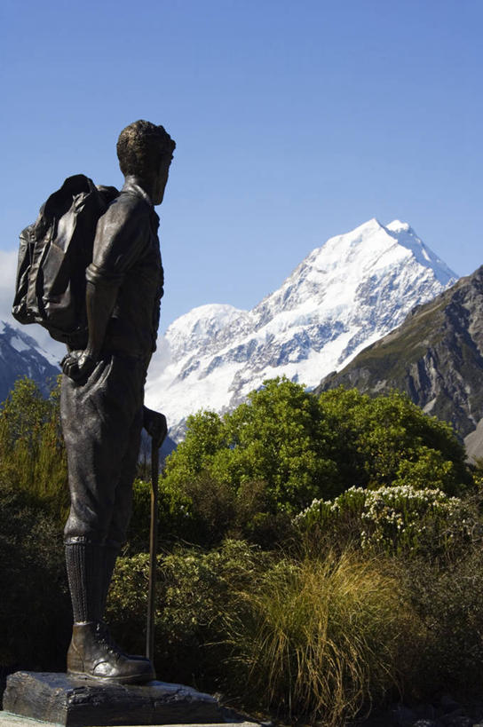 一个人,竖图,室外,烹饪,雪,雪山,雕塑,新西兰,亚洲,标志,雕像,符号,纪念碑,料理,食品,历史,标识,菜肴,美食,食物,地标建筑,摄影,佳肴,纪念,留念,保护,国家公园,怀念,澳大拉西亚,青铜,珠穆朗玛峰,库克山,性别符号,探险家,新西兰南岛,库克山国家公园,爬山,彩图,男性符号,传统文化,联合国教科文组织