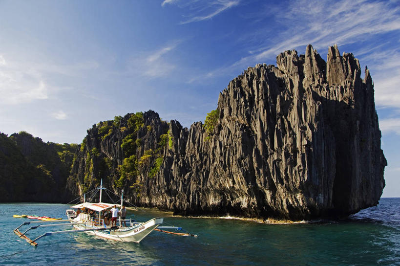 无人,横图,室外,海洋,山,水,船,菲律宾,亚洲,透明,海湾,风景,自然,运输,摄影,东南亚,宁静,石灰石,巴拉望,潟湖,美术工艺,爱妮岛,天堂镇,海滩,岩石,彩图,罢工,美人,双体船