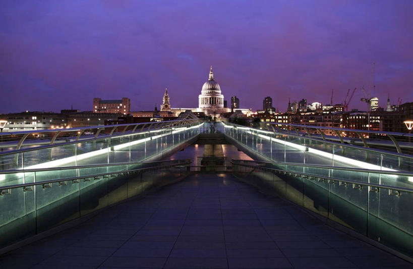 无人,工程师,建筑师,横图,室外,夜晚,天际线,城市,建筑,英国,光,首都,英格兰,伦敦城,黄昏,摄影,照亮,照明设备,圆顶建筑,管理,伦敦千禧桥,建筑工程师,设计,彩图,大教堂,画则师,图则师,则师,评估,人员,英国国教,霍朗明,诺曼.福斯特,诺曼.罗伯特.福斯特男爵阁下,横越