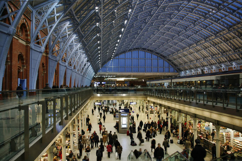 工程师,建筑师,横图,城市,建筑,路,铁路,火车,车站,英国,巴黎,轨道,交通,铁轨,首都,大厅,英格兰,运输,摄影,离开,高速列车,管理,建筑工程师,设计,彩图,旅行,画则师,图则师,则师,评估,人员,霍朗明,诺曼.福斯特,诺曼.罗伯特.福斯特男爵阁下