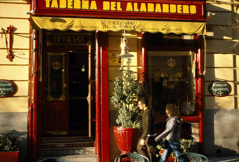 葡萄酒,酒吧,横图,建筑,自行车,西班牙,欧洲,行人,游客,游人,首都,饮食,路人,旅客,饮料,马德里,小旅馆,摄影,明亮,过客,彩图,居住区