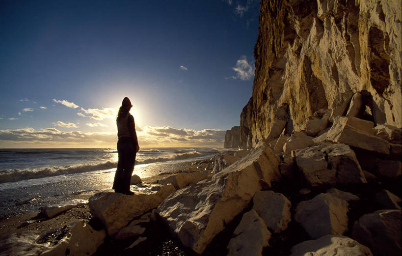 成年人,一个人,横图,室外,海浪,日落,英国,欧洲,仅一个女性,行人,游客,游人,地形,海岸线,悬崖,英格兰,路人,旅客,风景,黄昏,摄影,西欧,剪影,大不列颠,大不列颠及北爱尔兰联合王国,大不列颠及爱尔兰联合王国,萨塞克斯,萨塞克斯郡,苏塞克斯,过客,东萨塞克斯郡,纽黑文,女人,海滩,岩石,彩图,大不列颠王国,大英帝国,联合王国,日不落帝国,独处