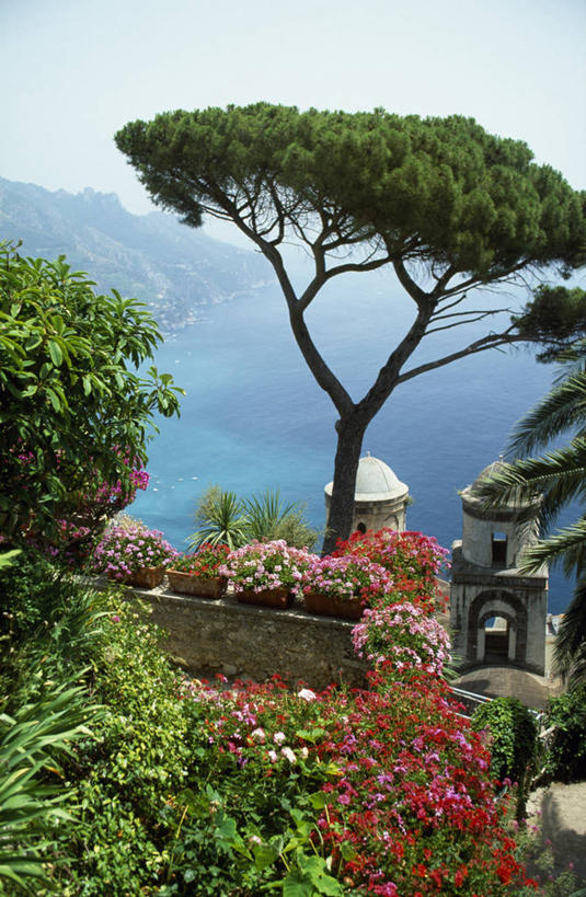 无人,竖图,室外,海洋,植物,意大利,欧洲,花,风景,地标建筑,摄影,南欧,意大利文化,意大利共和国,坎帕尼亚,阿马尔菲海岸,阿玛尔菲海岸,索伦托半岛,阿玛菲海岸,坎帕尼亚大区,阿玛菲海岸风景区,拉韦洛,萨莱诺,萨莱诺省,海滩,彩图,名声