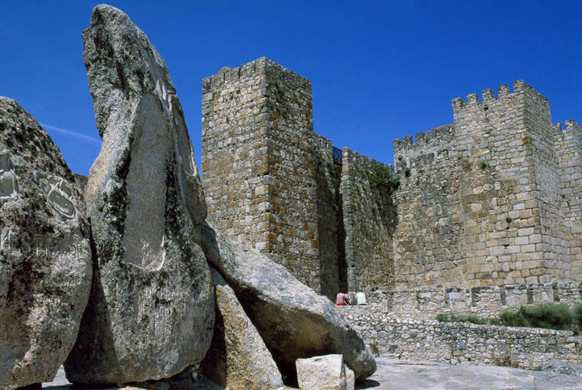 无人,横图,西班牙,欧洲,行人,游客,游人,城堡,塔,城墙,路人,旅客,地标建筑,力量,摄影,要塞,埃斯特雷马杜拉,军事家,航海家,冒险家,过客,彩图,法兰西斯克.皮泽洛,佛朗西斯科.皮萨罗