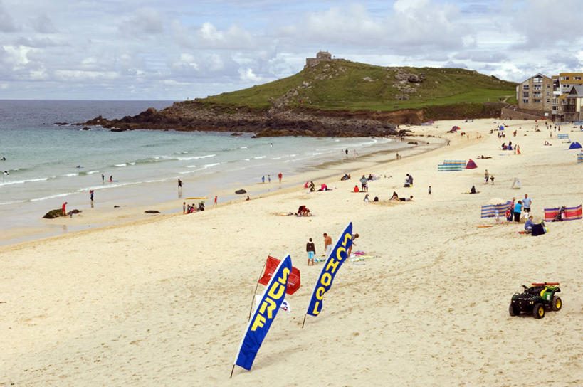 横图,室外,旅游,度假,海浪,行人,游客,游人,沙子,海岸线,英格兰,路人,旅客,放松,摄影,过客,海滩,休闲活动,彩图,西南英格兰