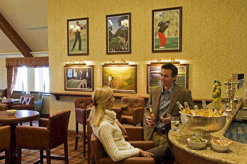 成年人,两个人,酒吧,横图,满意,英国,北爱尔兰,休闲装,小吃,饮食,瓶子,放松,摄影,异性恋,男人,女人,休闲活动,彩图,弗马纳区,伴侣