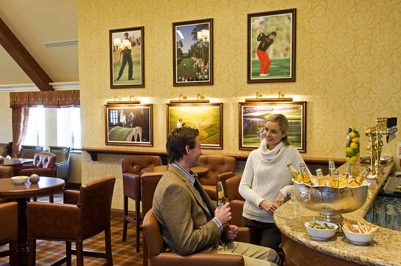 成年人,两个人,酒吧,横图,满意,英国,北爱尔兰,休闲装,小吃,饮食,瓶子,放松,摄影,异性恋,男人,女人,休闲活动,彩图,弗马纳区,伴侣