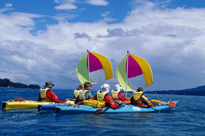 皮划艇,横图,彩色,室外,旅游,运动,海洋,水,新西兰,行人,游客,游人,路人,旅客,帆,摄影,五颜六色,航海,色彩斑斓,国家公园,五彩缤纷,五彩斑斓,艾贝尔塔斯曼国家公园,新西兰南岛,五光十色,过客,冒险,彩图,皮船