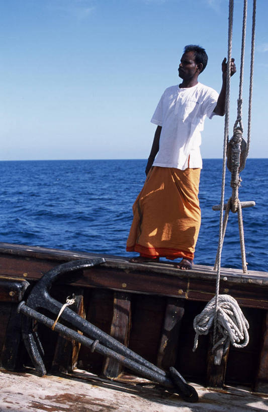 成年人,一个人,竖图,海洋,船,阿曼,仅一个男性,游艇,绳子,社区,乘务员,帆,摄影,块状,航海,印度洋,客船,波斯湾,滑车,男人,彩图,传动装置