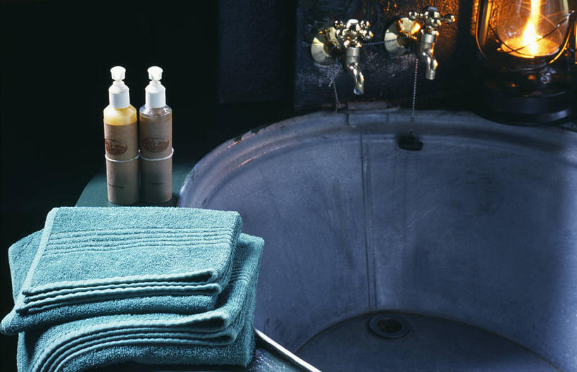 无人,横图,室内,度假,浴室,南非,金属,灯笼,水龙头,帐篷,古典,肥皂,毛巾,摄影,洗澡盆,锡,露营,香波,清洗,洗涤,彩图