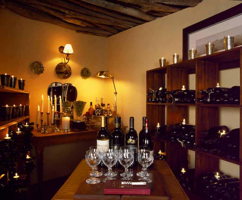 葡萄酒,无人,横图,室内,度假,酒店,蜡烛,非洲,南非,酒类,酒窖,酒,酒瓶,饮料,瓶子,摄影,葡萄酒杯,华贵,品酒,东开普省,玻璃杯,休闲活动,彩图