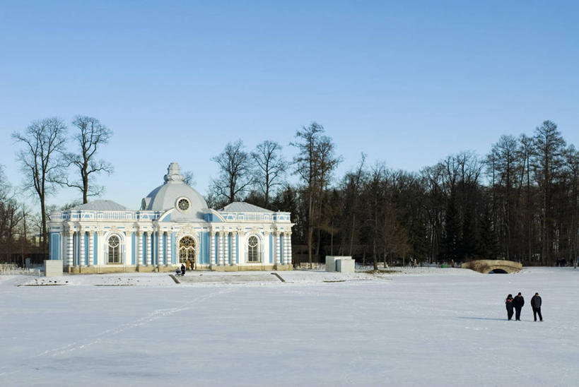 公园,宫殿,横图,彩色,旅游,湖,雪,建筑,俄罗斯,行人,游客,游人,冰,池塘,冬天,路人,旅客,树,蓝色,白色,地标建筑,摄影,五颜六色,色彩斑斓,五彩缤纷,五彩斑斓,前苏联,亭台楼阁,五光十色,过客,彩图,罢工,俄罗斯文化,独联体,洞室