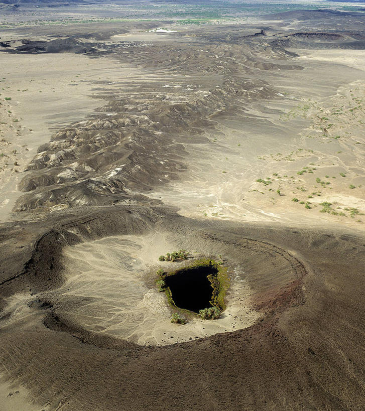 无人,竖图,俯视,航拍,室外,湖,火山,非洲,肯尼亚,地形,火山口,摄影,鸟瞰,滩涂,地质学,活火山,彩图,高角度拍摄