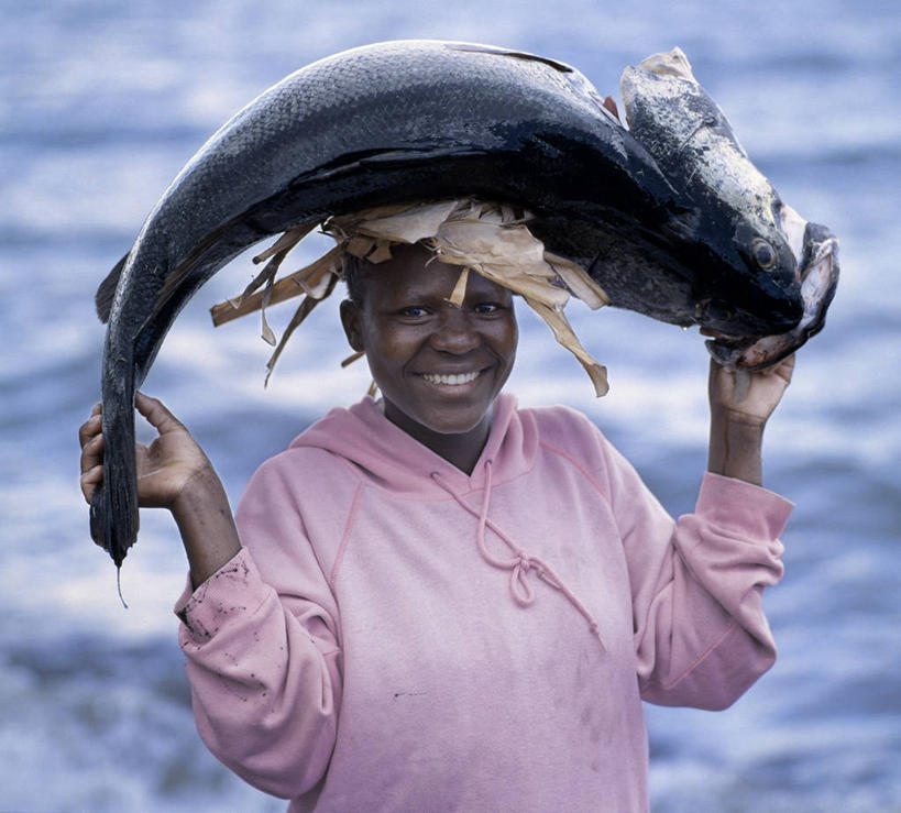 儿童,成年人,一个人,微笑,横图,室外,快乐,非洲,肯尼亚,摄影,女孩,女人,彩图,钓鱼,欢乐,尼扬扎省