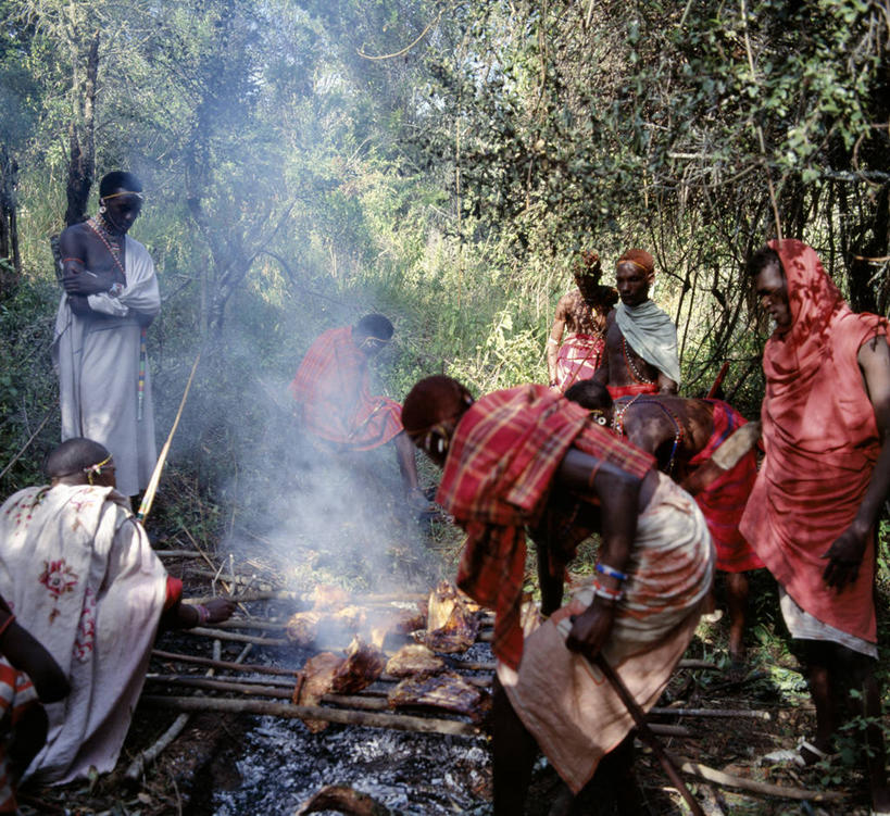 成年人,横图,室内,壁炉,非洲,肯尼亚,红色,摄影,非洲文化,开火,男人,烹调,彩图,传统服装,火坑