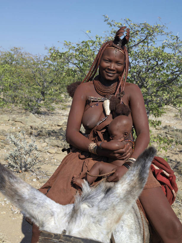 婴儿,儿童,父母,母亲,女儿,儿子,竖图,珠宝,非洲,纳米比亚,珠子,腰带,衣服,黄色,摄影,发辫,麻花辫,草本,非洲文化,驴子,非洲人,发型,彩图,传统服装,传统文化,赫雷罗族,游牧民族