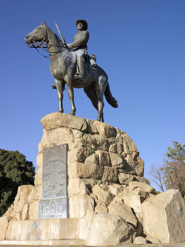 无人,竖图,城市,马,非洲,纳米比亚,雕像,纪念碑,首都,战争纪念碑,摄影,纪念,留念,怀念,青铜,温得和克,彩图,马术运动