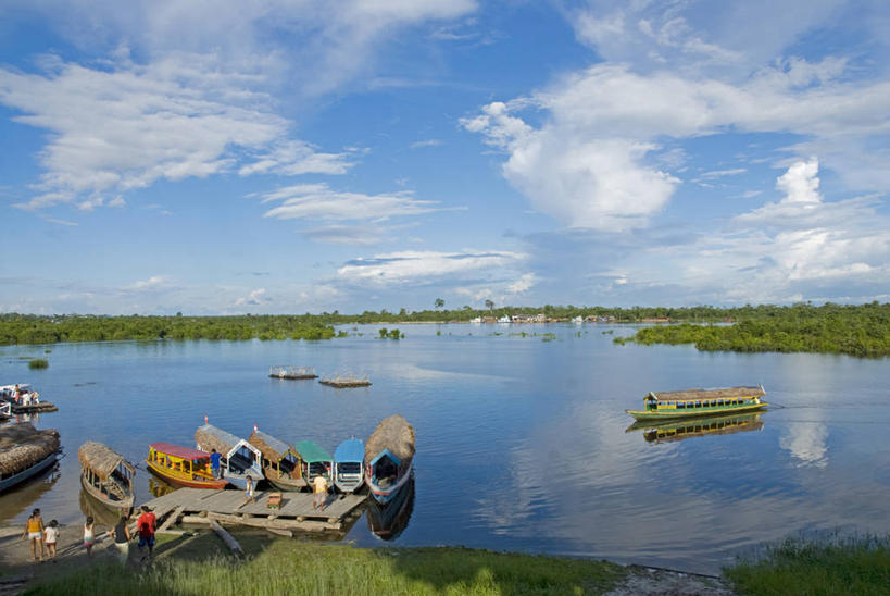 无人,码头,横图,室外,河流,水,船,亚马逊河,秘鲁,乘客,停靠,云,蓝色,天空,南美,运输,摄影,热带气候,拉丁美洲,渡轮,停泊,伊基托斯,彩图,旅行