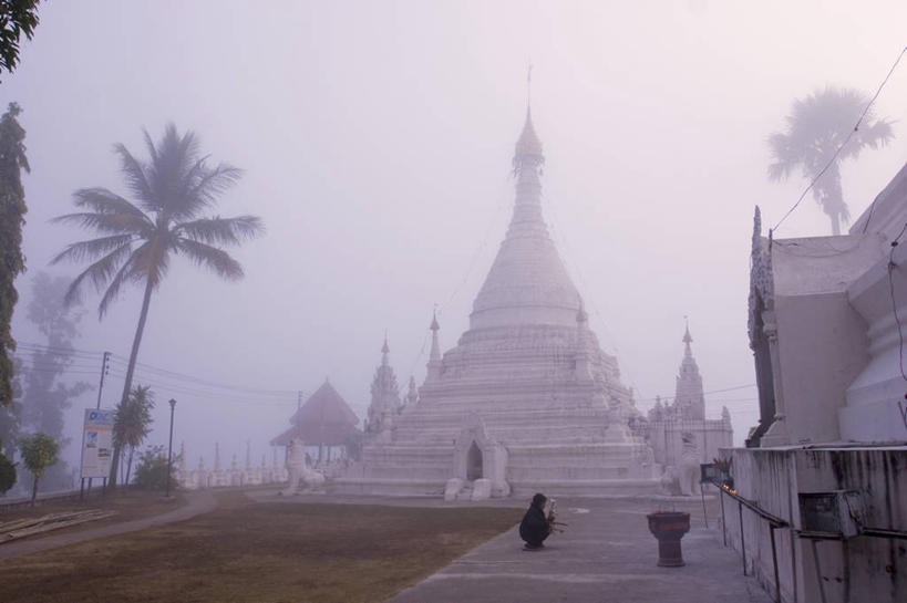 一个人,寺庙,横图,日出,雾,泰国,亚洲,黎明,佛塔,祈祷,摄影,宗教,东南亚,佛教,泰国文化,泰王国,湄宏顺府,夜丰颂府,彩图