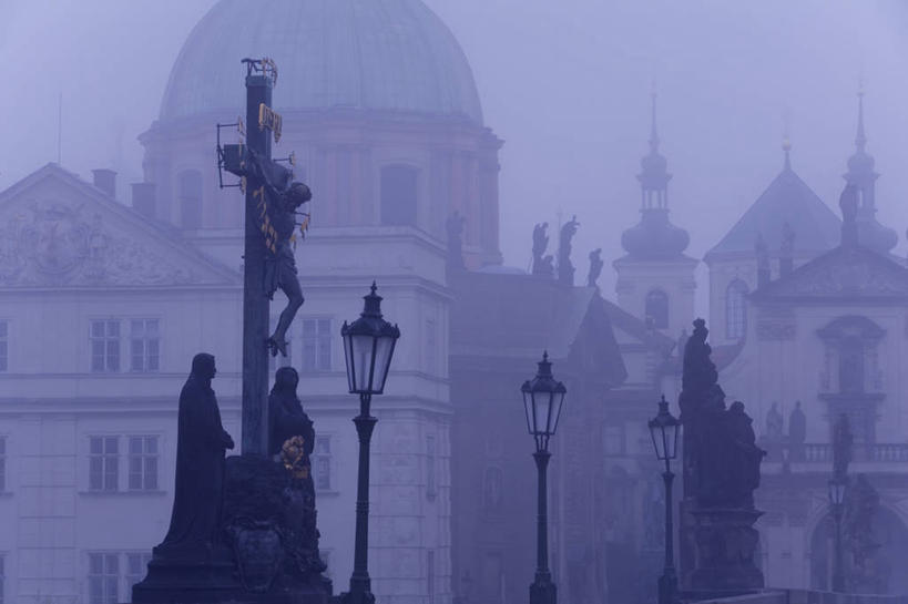 无人,横图,雾,城市,古城,桥,首都,摄影,早晨,东欧,捷克共和国,布拉格,查理大桥,彩图