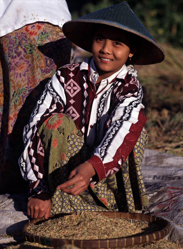 成年人,一个人,竖图,印度尼西亚,亚洲,仅一个女性,摄影,肖像,龙目岛,女人,彩图,旅行