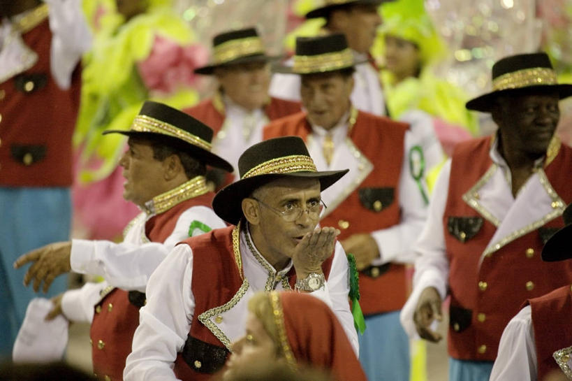 西方人,成年人,横图,城市,道路,街道,路,公路,巴西,欧洲,狂欢节,欧洲人,表演,交通,南美,摄影,拉丁美洲,里约热内卢,游行,巴西文化,男人,白种人,马路,舞者,彩图,传统服装,里约狂欢节,白色人种,高加索人种,欧罗巴人种