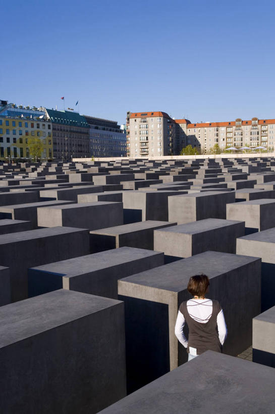 一个人,竖图,城市,德国,欧洲,首都,历史,柏林,摄影,西欧,犹太教,欧洲被害犹太人纪念碑,彩图