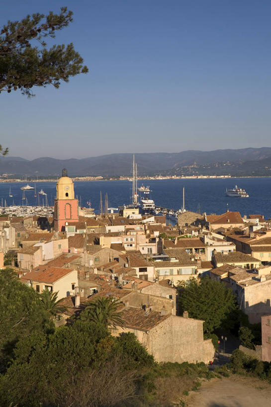 无人,教堂,竖图,俯视,室外,天际线,法国,欧洲,城镇,摄影,西欧,地中海,普罗旺斯,法国文化,圣曹菲,彩图,高角度拍摄