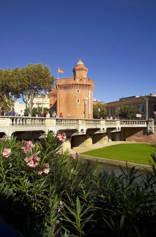 无人,竖图,室外,法国,欧洲,城堡,摄影,西欧,法兰西,法国文化,法兰西共和国,法兰西第五共和国,朗格多克.鲁西永,朗格多克.鲁西永大区,佩皮尼昂,彩图,旅行,鲁西永