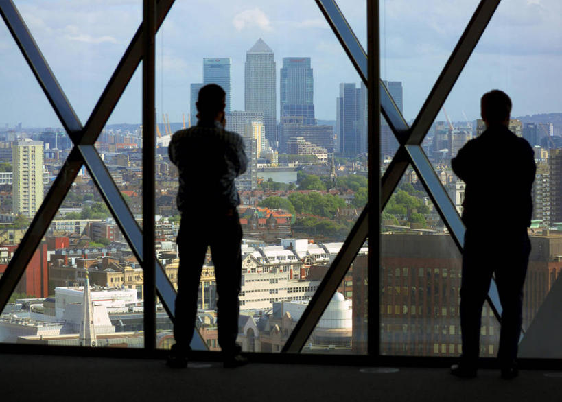 两个人,码头,横图,室内,城市,港口,英国,欧洲,英格兰,摄影,金丝雀,彩图,旅行,摆渡口,埠头,渡口,渡头,港湾,海港,货运码头,口岸,商港