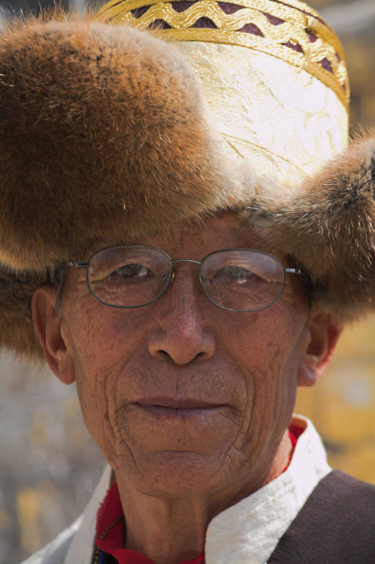 成年人,一个人,竖图,城市,帽子,尼泊尔,亚洲,仅一个男性,首都,摄影,肖像,加德满都,苏瓦扬布拿佛塔,男人,彩图