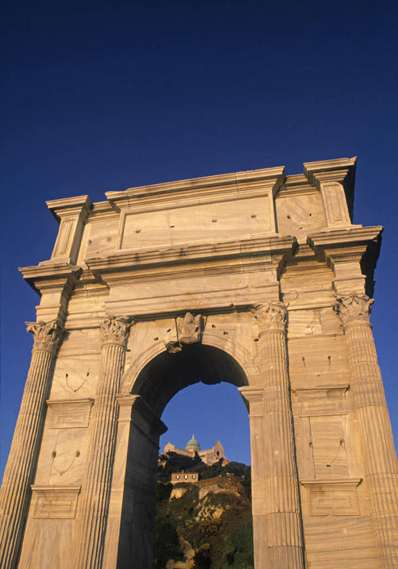 无人,教堂,竖图,建筑,意大利,欧洲,节日,首都,历史,文化,祈祷,健康,许愿,摄影,宗教,信仰,纪念,祈求,罗马式,基督教,西欧,南欧,天主教,意大利文化,安科纳,平安,彩图,大教堂