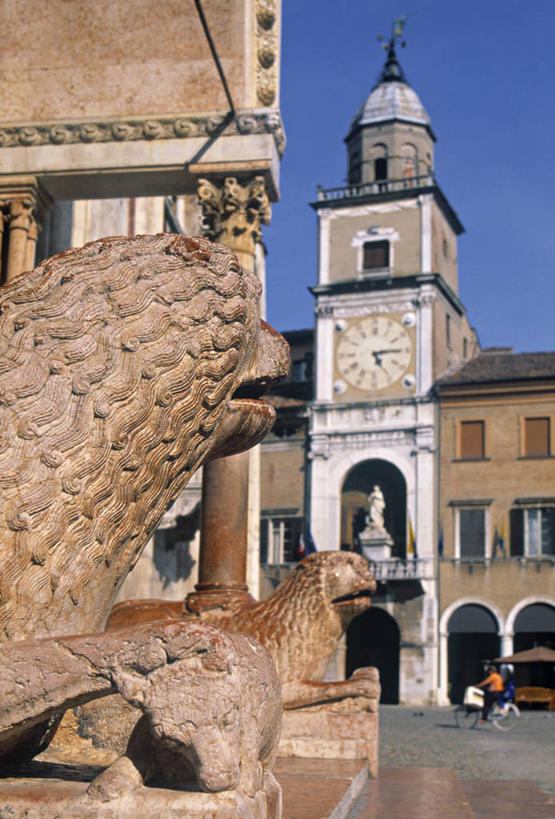 教堂,竖图,建筑,狮子,意大利,欧洲,装饰,城镇,摄影,罗马式,西欧,南欧,市政厅,意大利文化,意大利共和国,摩德纳,艾米利亚.罗马涅,艾米利亚.罗马涅大区,彩图