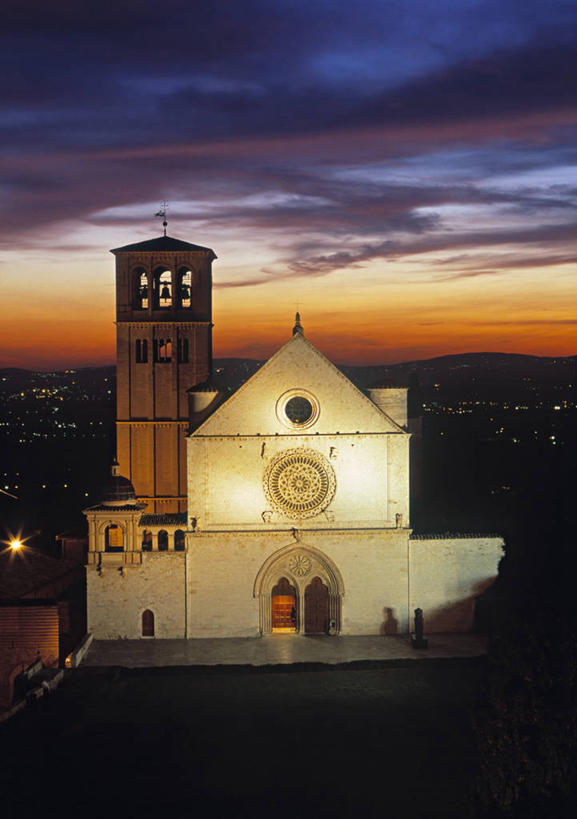 无人,教堂,竖图,日落,意大利,欧洲,乡村,城镇,黄昏,摄影,宗教,西欧,南欧,意大利文化,翁布里亚大区,阿西西,彩图,大教堂