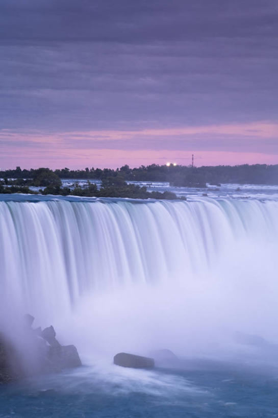 无人,竖图,室外,瀑布,加拿大,地形,黄昏,地标建筑,摄影,北美,北美洲,美洲,大瀑布,北亚美利加洲,亚美利加洲,尼加拉瀑布,安大略省,安省,马蹄瀑布,尼亚加拉大瀑布,尼亚加拉河,尼亚加拉瀑布,美国人,彩图,金马蹄地区,雷神之水,尼加伙,尼亚加拉半岛,尼亚加拉瀑布城,尼亚加拉区,加拿大瀑布