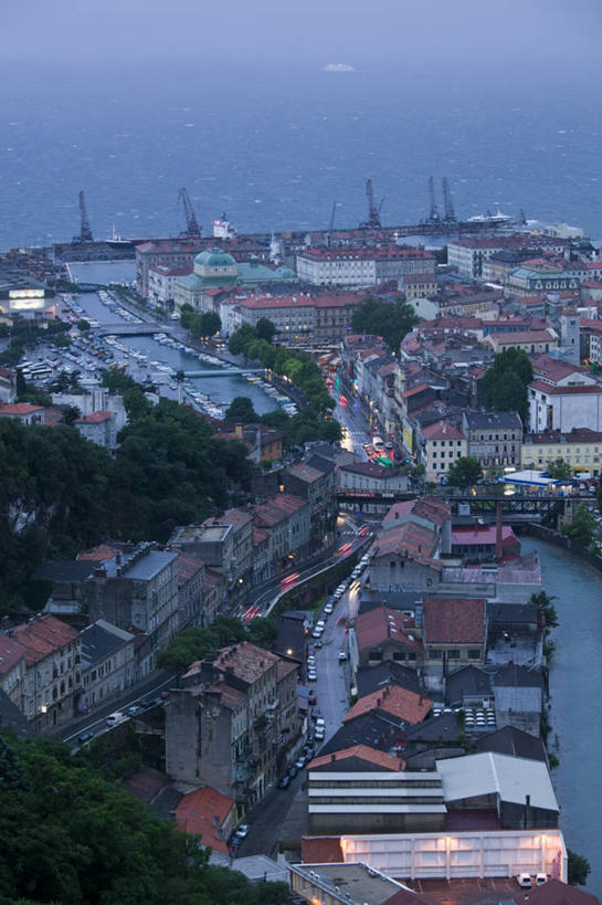 无人,竖图,俯视,夜晚,欧洲,克罗地亚,黄昏,摄影,地中海文化,巴尔干,东欧,亚得里亚海,里耶卡,彩图,高角度拍摄