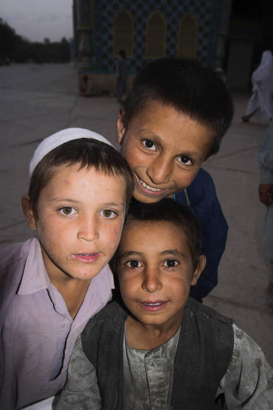 儿童,三个人,竖图,纯洁,阿富汗,亚洲,可爱,童年,童趣,摄影,中亚,清真寺,肖像,童真,烂漫,无邪,马扎里沙里夫,天真,彩图