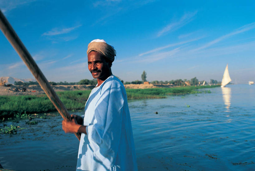 成年人,一个人,横图,室外,船,尼罗河,非洲,埃及,仅一个男性,摄影,中东,北非,埃及文化,男人,彩图,埃及卢克索