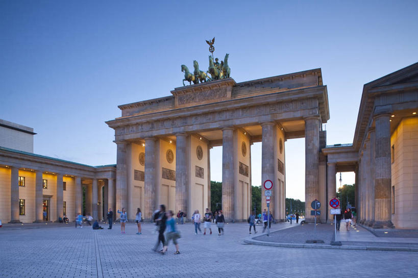 横图,室外,夜晚,旅游,城市,德国,欧洲,首都,许多人,柏林,黄昏,一群人,摄影,西欧,德国文化,勃兰登堡大门,巴黎广场,彩图